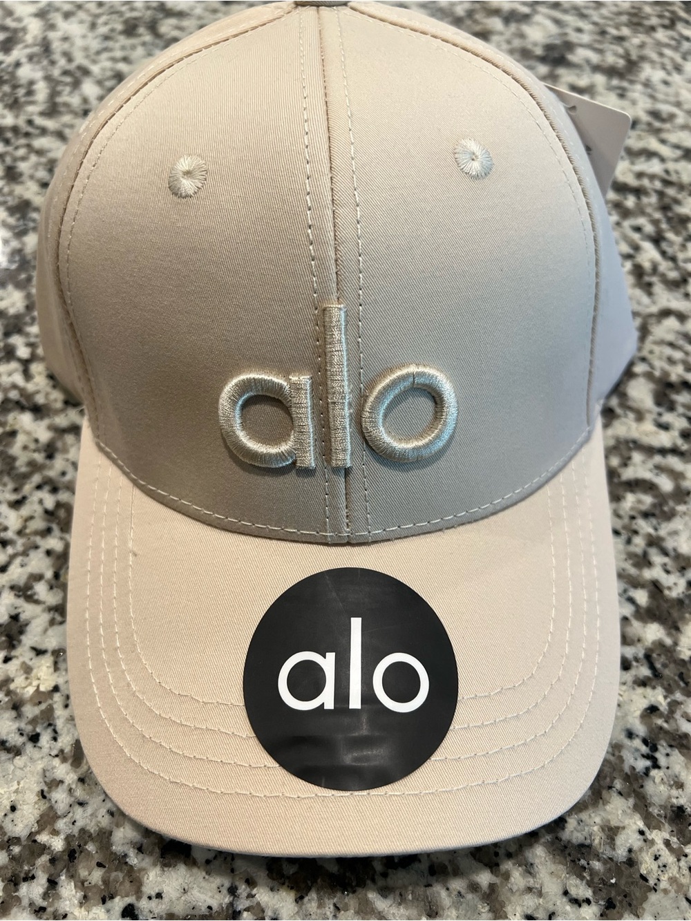 ALO Yoga Beige Logo Baseball Cap unisex one size